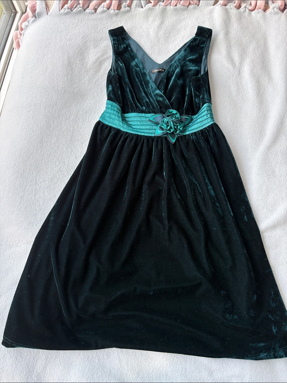 Emerald Velvet V-Neck Mini Dress with Teal Waist Flower